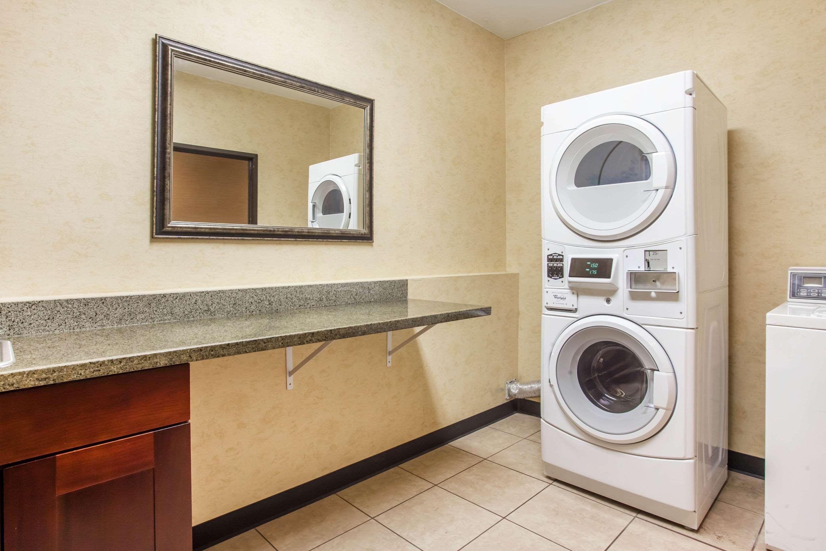 Comfort Suites Near Vancouver Mall Esterno foto