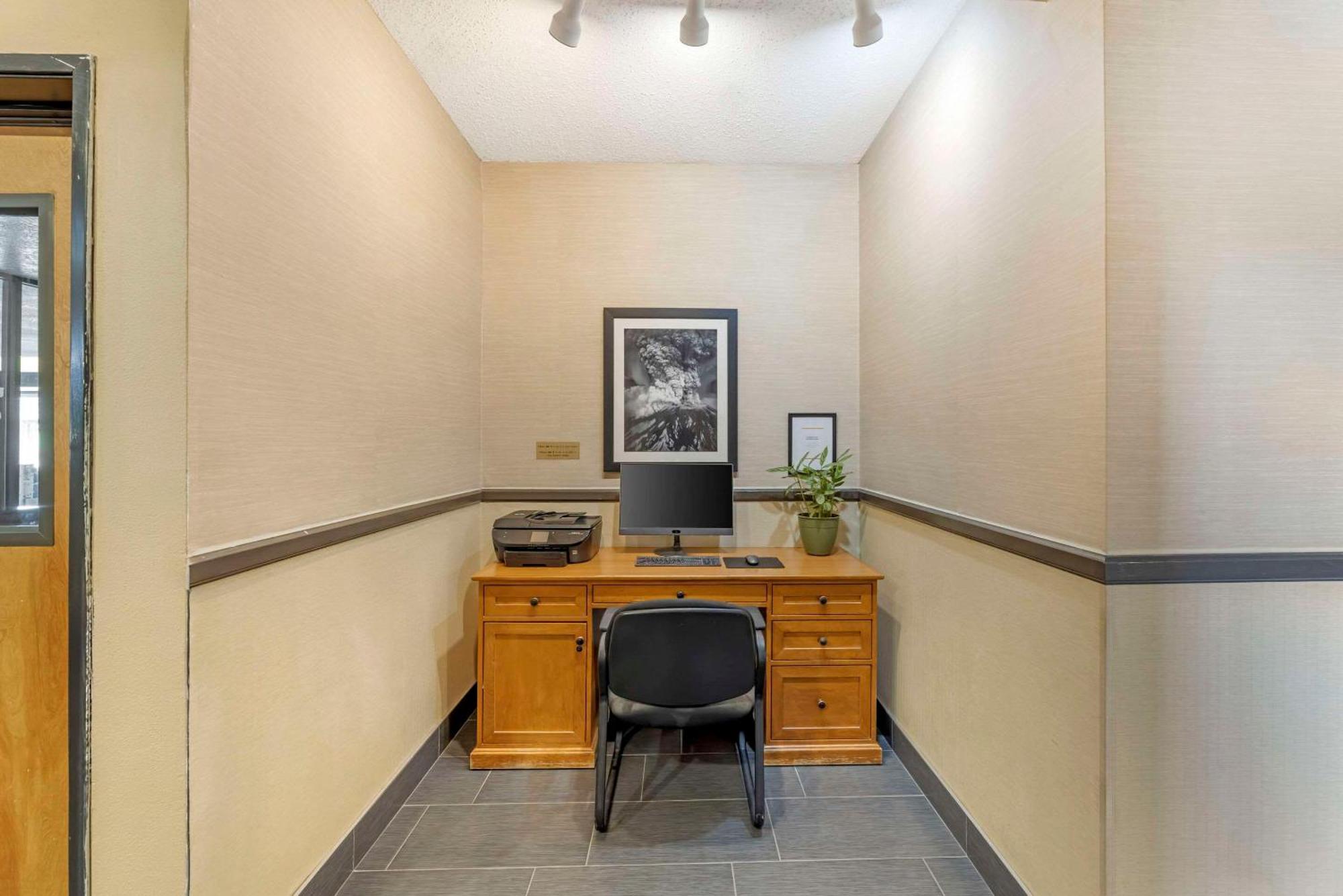 Comfort Suites Near Vancouver Mall Esterno foto