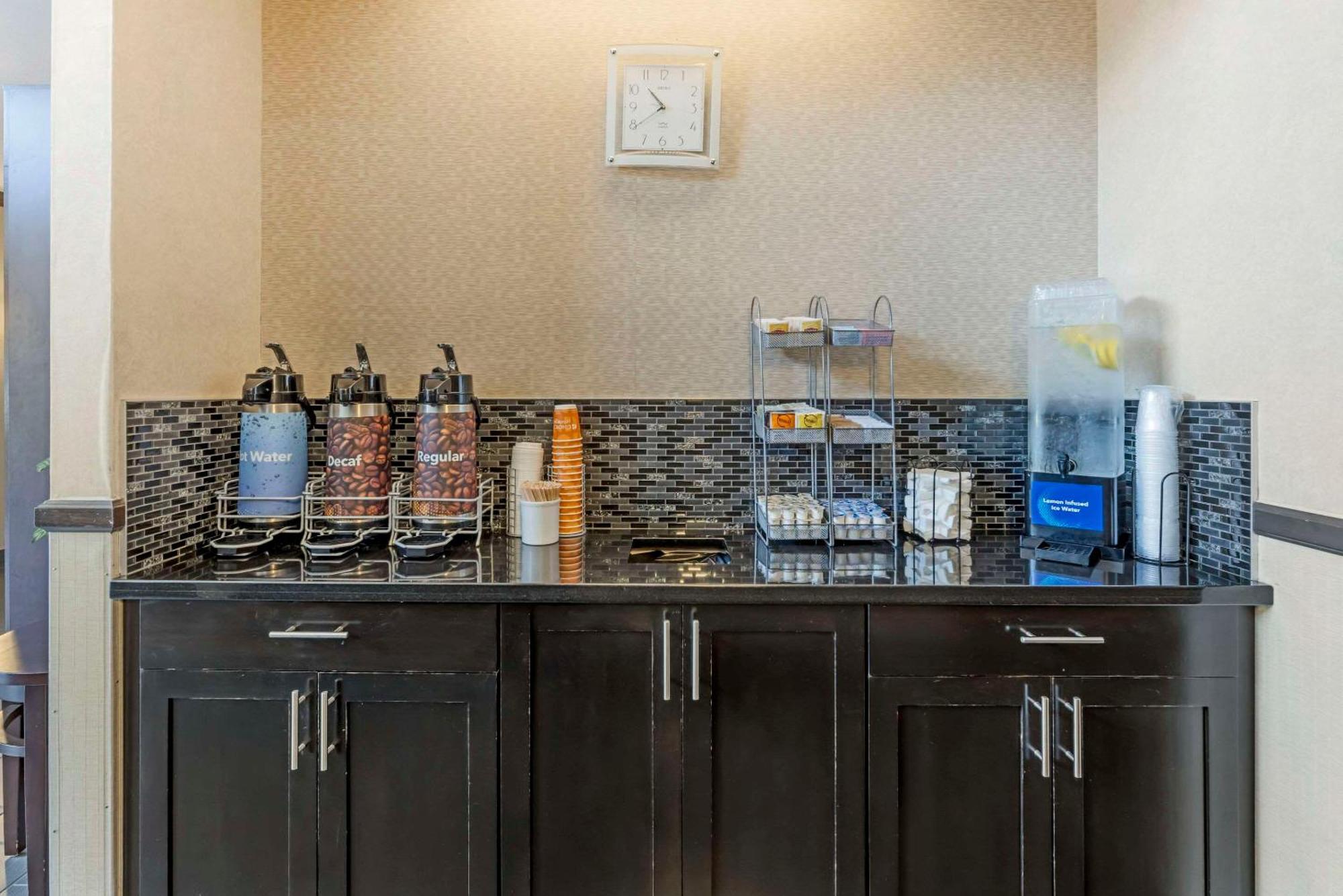 Comfort Suites Near Vancouver Mall Esterno foto