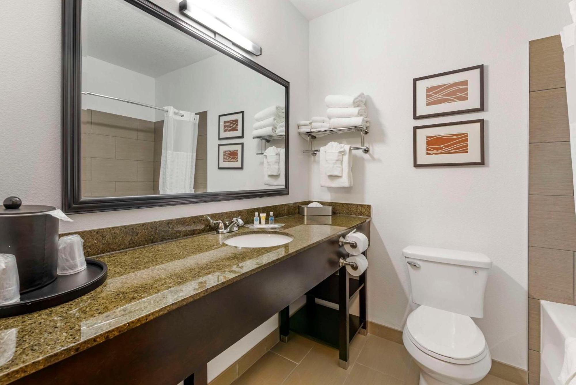 Comfort Suites Near Vancouver Mall Esterno foto