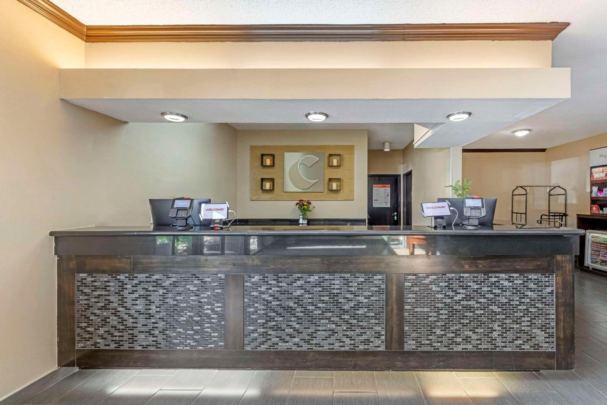 Comfort Suites Near Vancouver Mall Esterno foto